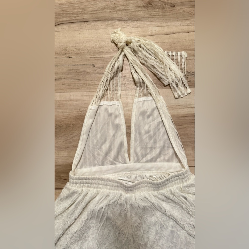 Laced backless romper - Picture 4 of 6